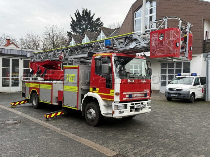 Schrägansicht

Beifahrerseite mit Stützen