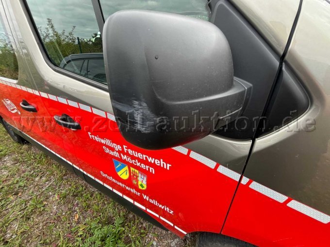 1 brandweerbus voor de ploeg - Renault Trafic 1.6 dCi - motorschade – foto 4 – kavel bij Zoll-Auktion, Loburg