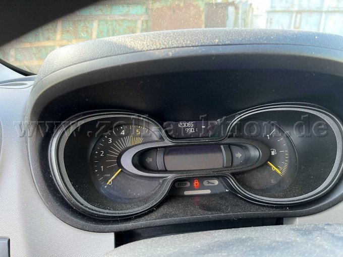 1 brandweerbus voor de ploeg - Renault Trafic 1.6 dCi - motorschade – foto 6 – kavel bij Zoll-Auktion, Loburg