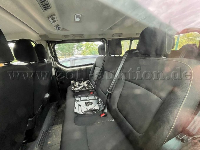 1 brandweerbus voor de ploeg - Renault Trafic 1.6 dCi - motorschade – foto 8 – kavel bij Zoll-Auktion, Loburg