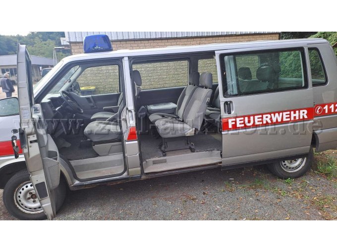 1 brandweerbus - VW T4 Caravelle - knutselproject vanwege motorschade – foto 5 – kavel bij Zoll-Auktion, Loburg