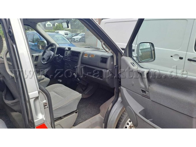 1 brandweerbus - VW T4 Caravelle - knutselproject vanwege motorschade – foto 6 – kavel bij Zoll-Auktion, Loburg
