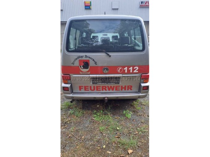 1 brandweerbus - VW T4 Caravelle - knutselproject vanwege motorschade – foto 8 – kavel bij Zoll-Auktion, Loburg