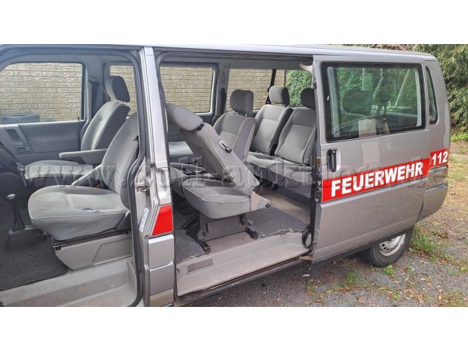1 brandweerbus - VW T4 Caravelle - knutselproject vanwege motorschade – foto 7 – kavel bij Zoll-Auktion, Loburg