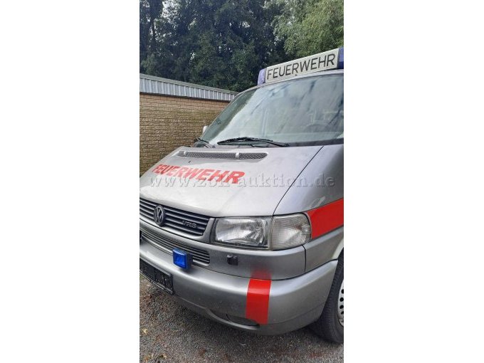 1 brandweerbus - VW T4 Caravelle - knutselproject vanwege motorschade – foto 3 – kavel bij Zoll-Auktion, Loburg