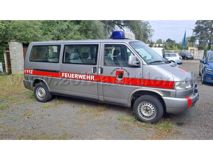 1 brandweerbus - VW T4 Caravelle - knutselproject vanwege motorschade – foto 2 – kavel bij Zoll-Auktion, Loburg