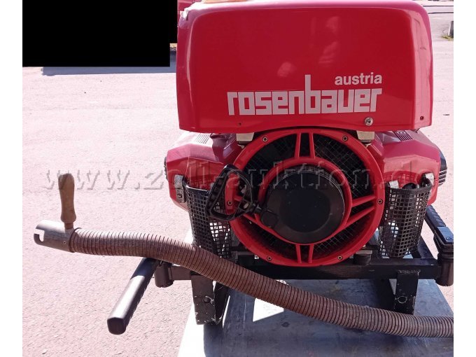 Ansicht von hinten mit Abgasschlauch