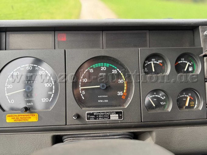 1 reddingsvoertuig RW 2 Iveco EuroFire 4x4 – slechts 20.375 km – foto 16 – kavel bij Zoll-Auktion, Kastl