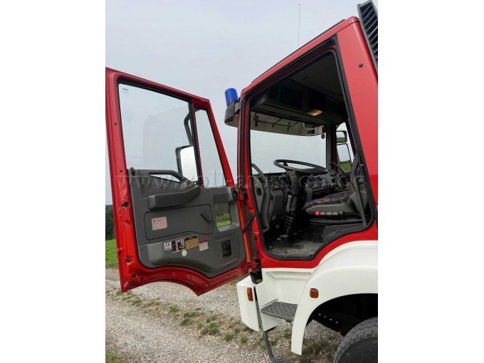 1 reddingsvoertuig RW 2 Iveco EuroFire 4x4 – slechts 20.375 km – foto 13 – kavel bij Zoll-Auktion, Kastl