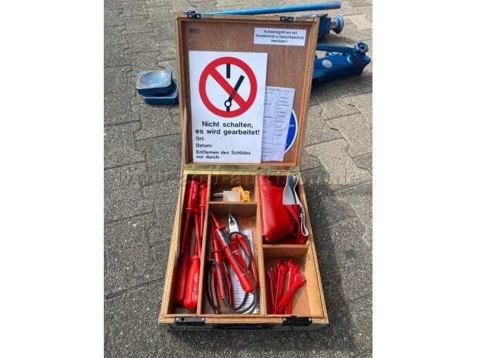 Elektrokasten zusammengepackt im Koffer