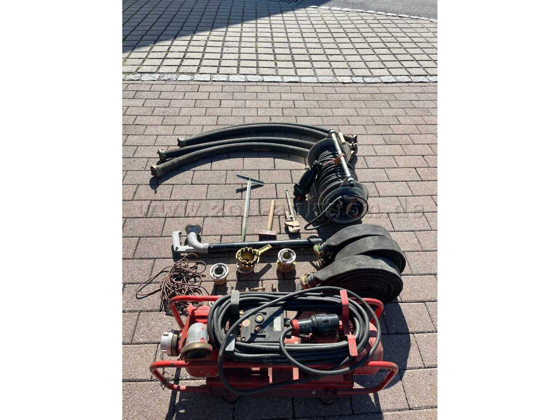 Bild 1 Gefahrstoffpumpe mit kompletten Zubehör