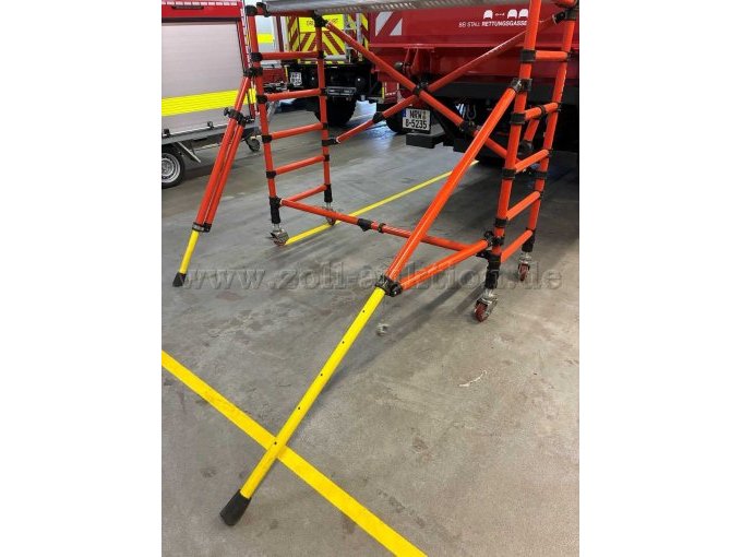 Plattform aufgebaut mit Stützen