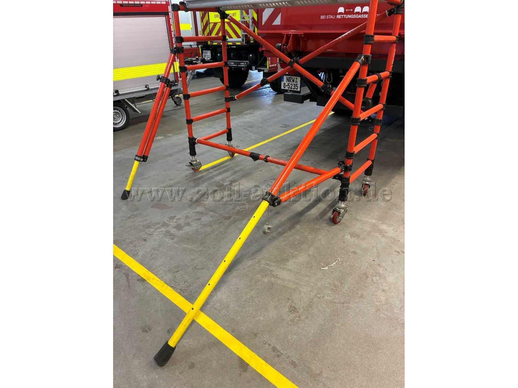 Plattform aufgebaut mit Stützen