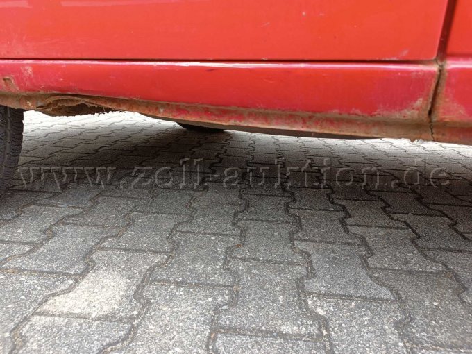 leichte Roststellen an der Bodenschwelle