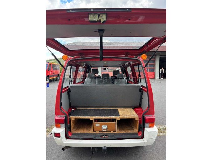 1 Feuerwehr Mannschaftstransportwagen VW T4 Transporter 8 Sitzer – foto 12 – kavel bij Zoll-Auktion, Zell a. Main