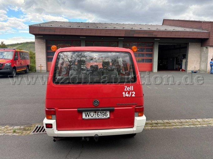 1 Feuerwehr Mannschaftstransportwagen VW T4 Transporter 8 Sitzer – foto 4 – kavel bij Zoll-Auktion, Zell a. Main