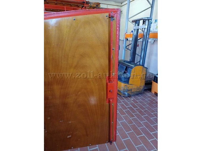 Ansicht von hinten 
Türe Verschluss