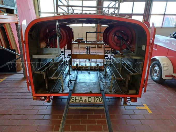 Ansicht von hinten 
Türen offen