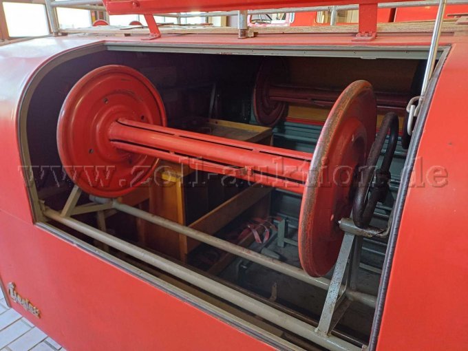 Ansicht von links
Klappe offen