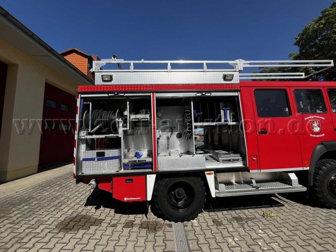 Geöffneter Geräteraum rechts