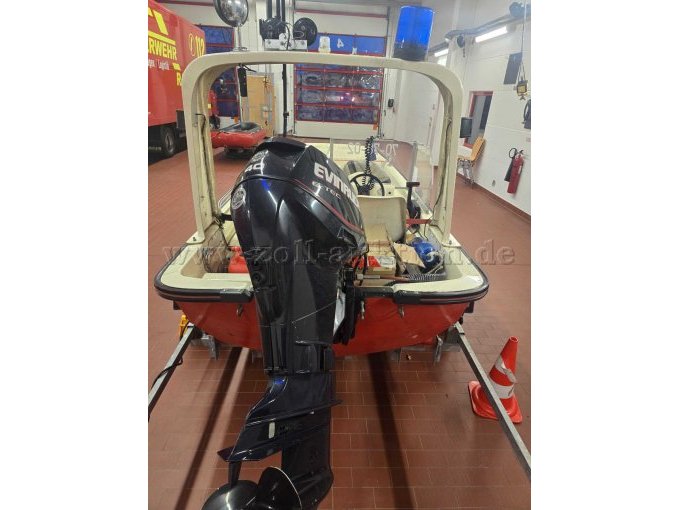Heckansicht mit Motor