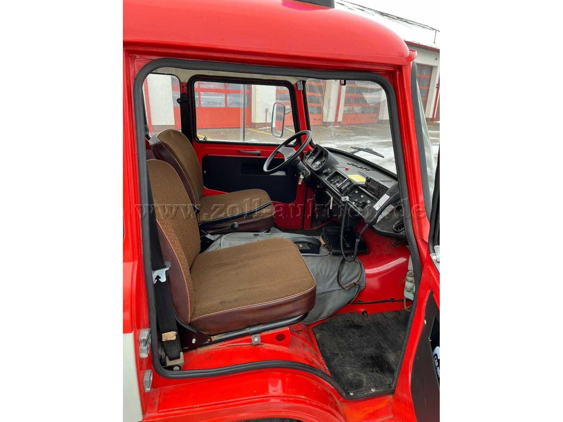 Innenraum vorn (ohne Funktechnik) B1000