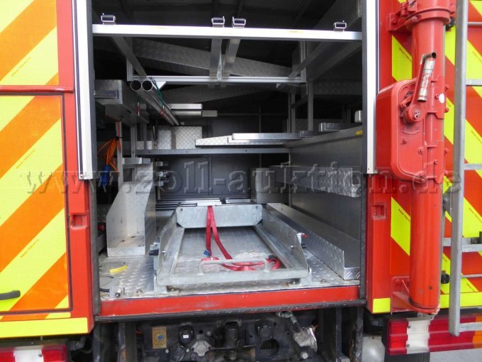 1 Feuerwehrfahrzeug Daimler-Benz Unimog U1300 L // Rüstwagen – foto 8 – kavel bij Zoll-Auktion, Worms