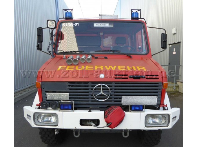 1 Feuerwehrfahrzeug Daimler-Benz Unimog U1300 L // Rüstwagen – foto 2 – kavel bij Zoll-Auktion, Worms