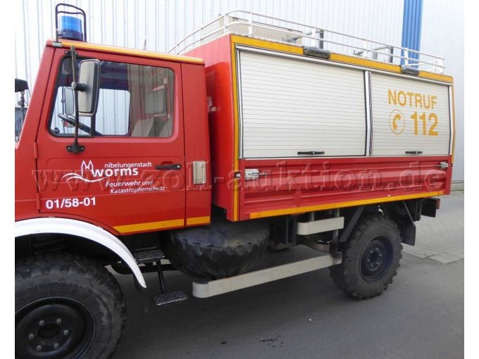 1 Feuerwehrfahrzeug Daimler-Benz Unimog U1300 L // Rüstwagen – foto 4 – kavel bij Zoll-Auktion, Worms