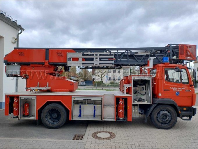 Offene Geräteräume links