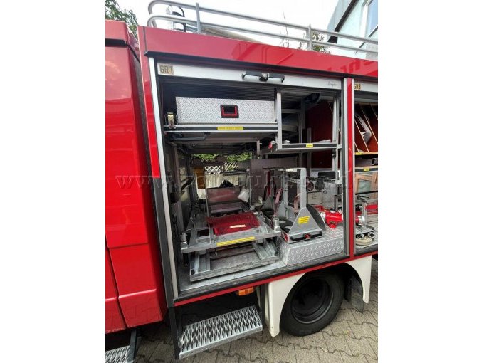 1 brandweerwagen – blusvoertuig 8/6 Mercedes-Benz 814 F – foto 10 – kavel bij Zoll-Auktion, Tiefenbronn