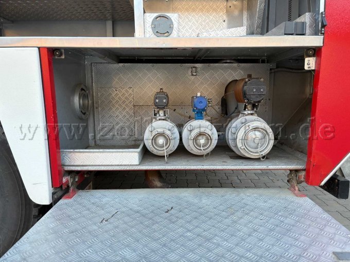 Ansicht links Anschlüße Wasser