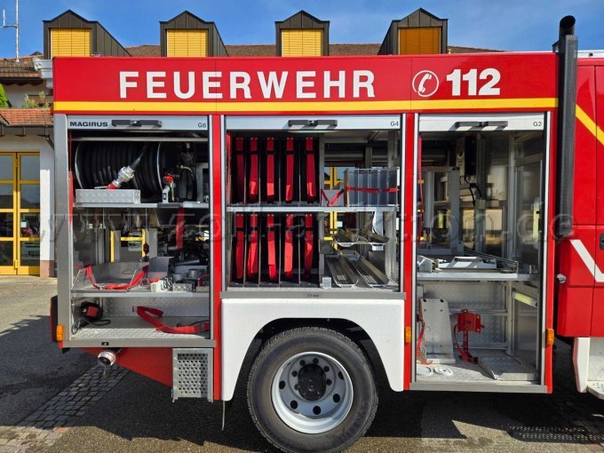 Geöffneter Geräteraum linke Fahrzeugseite