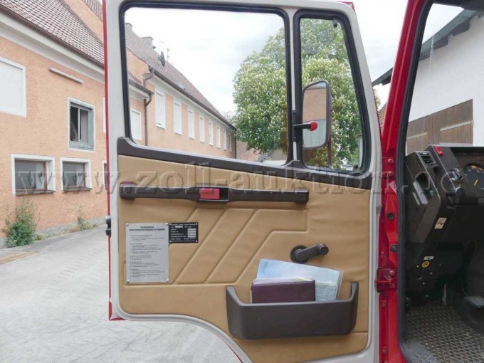 1 brandweerwagen LF 8 (Mercedes-Benz 814 F / Ziegler) – foto 8 – kavel bij Zoll-Auktion, Graben