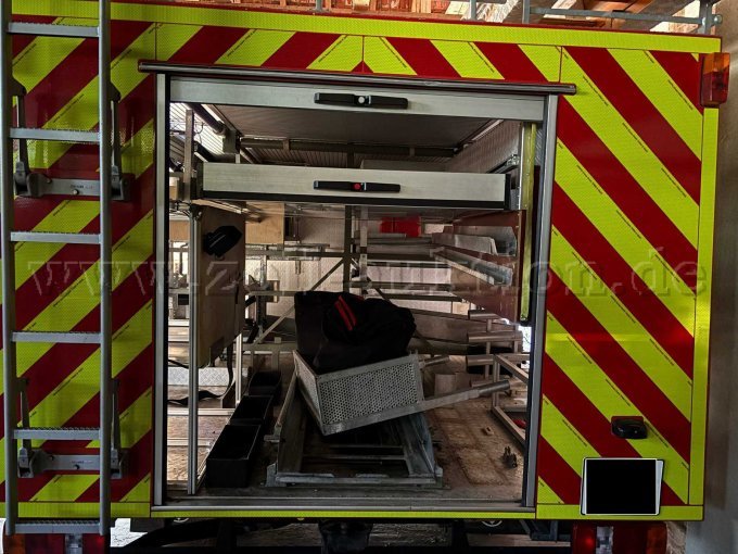 1 brandweerwagen LF 8 (Mercedes-Benz 814 F / Ziegler) – foto 16 – kavel bij Zoll-Auktion, Graben