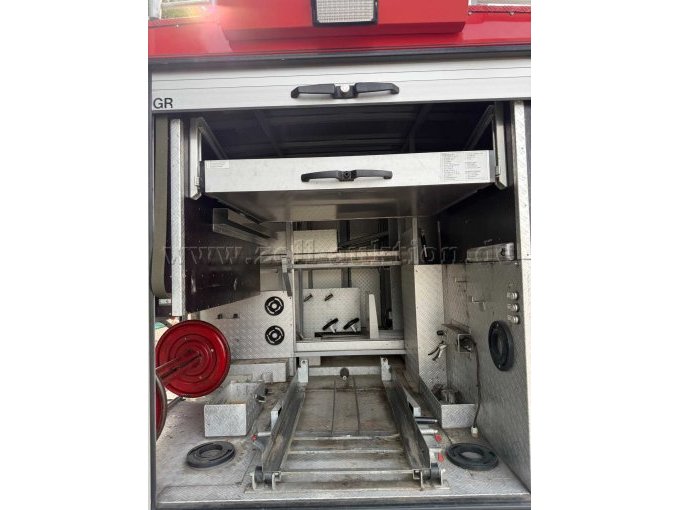 1 Feuerwehrfahrzeug LF 8 – Mercedes-Benz mit Schlingmann-Aufbau – foto 8 – kavel bij Zoll-Auktion, Lähden