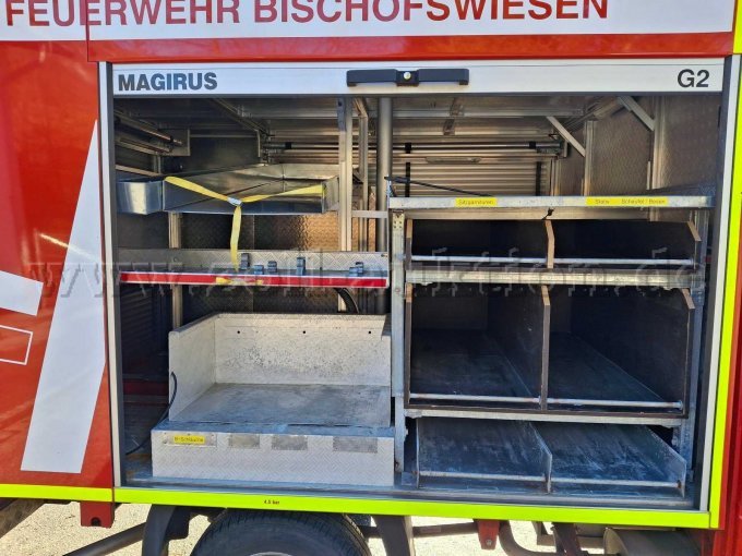 Beifahrerseite Geräteraum offen