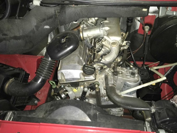 Motorraum mit Motor