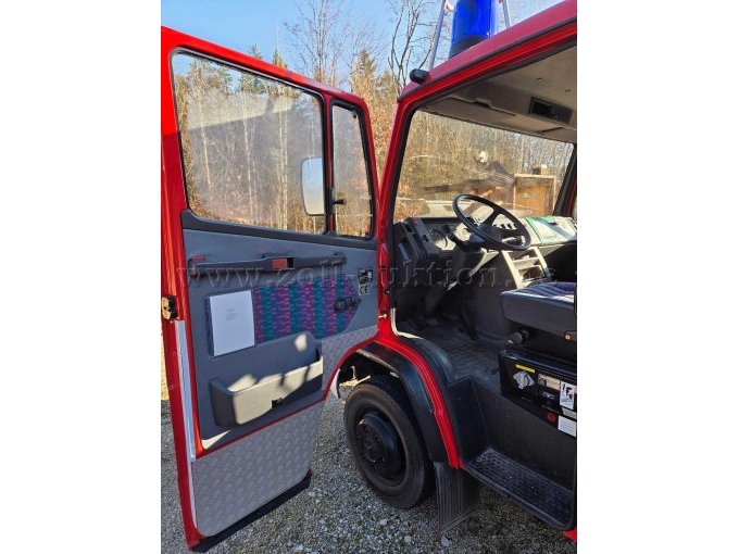 Einstieg Fahrerseite