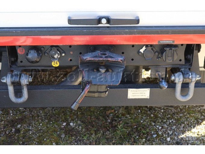 Ansicht Anhängerkupplung und Anschlüsse