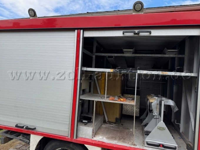 vorderer Geräteraum
Beifahrerseite