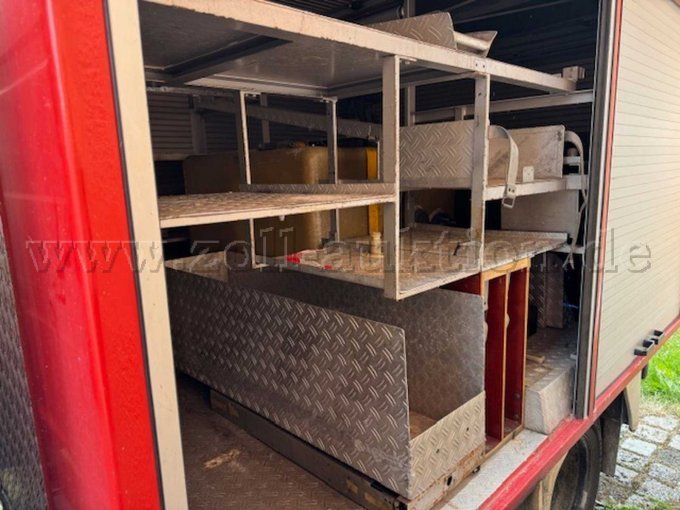 vorderer Geräteraum Fahrerseite