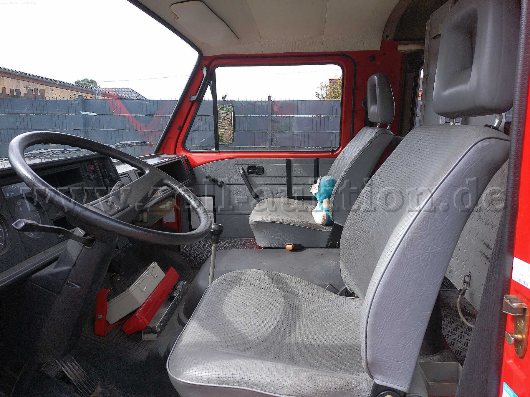 Typ Zoll-Auktion - 1 Feuerwehrfahrzeug Volkswagen LT 31, Typ 281 (ID 979621)