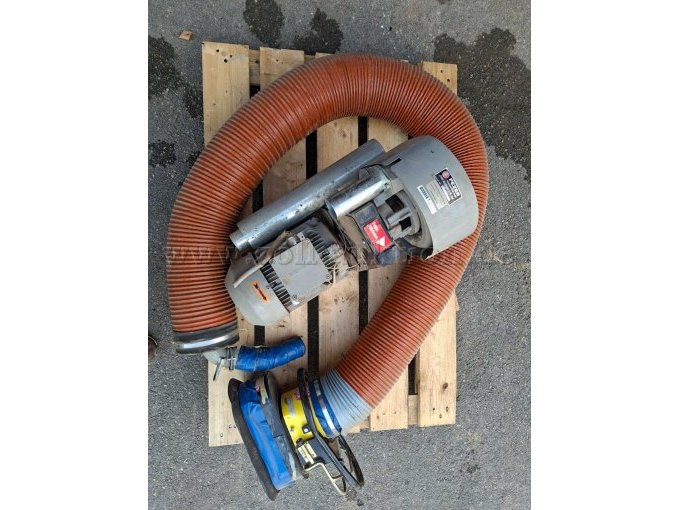 Vakkuumpumpe mit Hubschlauch und Saugfuß