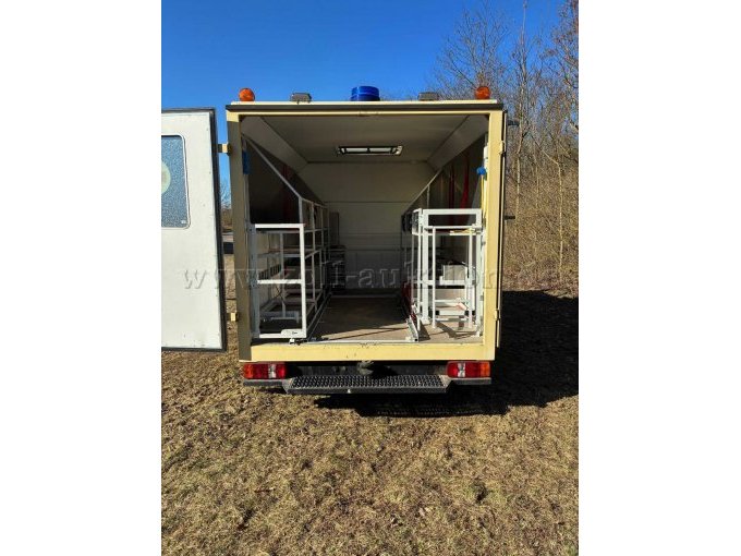 Heckansicht geöffnet