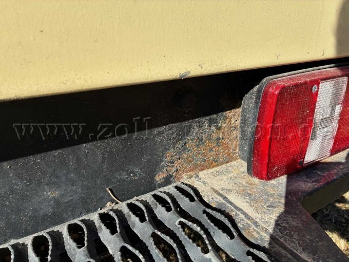 Rost am Einstieg zum Koffer