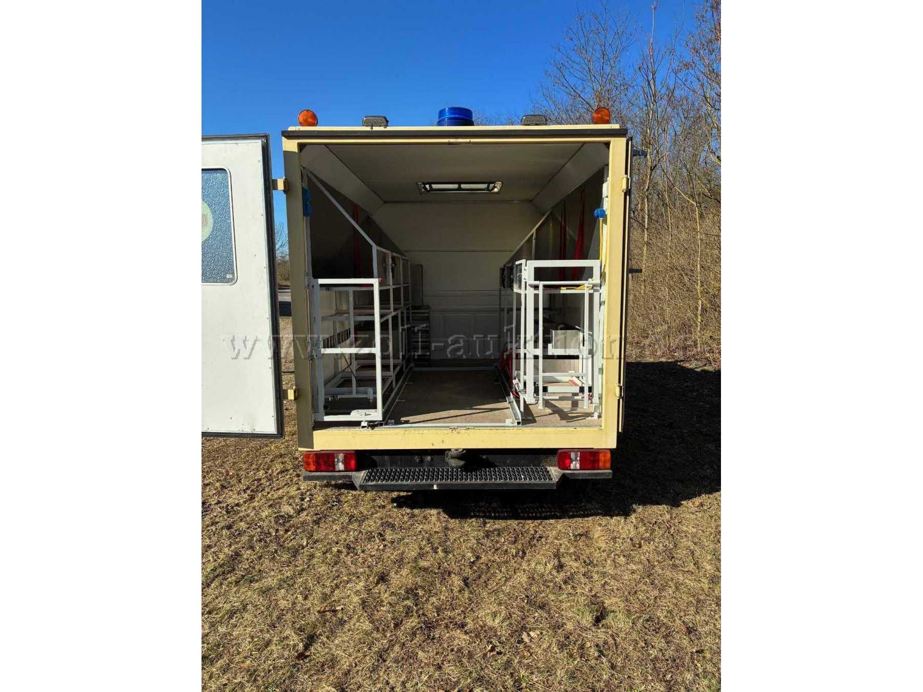 Heckansicht geöffnet