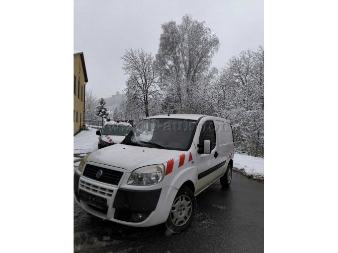 Seitlich vorne rechts