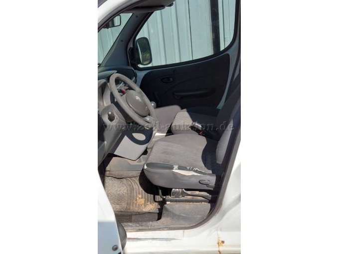 Ansicht Einstieg Fahrerseite