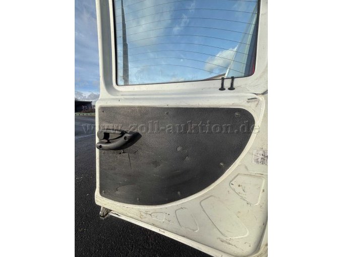 Beschädigung Verkleidung Tür hinten links